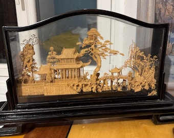 Enorme diorama vintage chino de corcho en vitrina, biombo de mesa con paisaje de pagoda