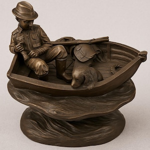 Bronze Sculpture &quot;Boy and Dog in Rowboat&quot; by Genesis Fine Arts, Ireland – Signed Genesis – 30×17 cm, 4 kg
