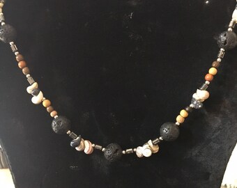 Vintage Beaded Shell Necklace Item K # 665