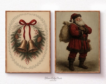 Puede incluir: Dos impresiones navideñas vintage enmarcadas. Una presenta una corona con un lazo rojo y campanas. La otra representa a Papá Noel con un saco de regalos. Las impresiones tienen una estética cálida y antigua, ideal para la decoración navideña.