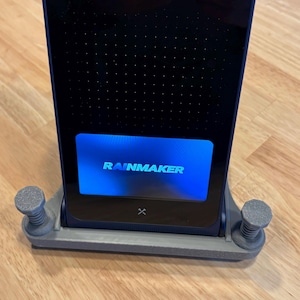 RAINMAKER Produkteinführung Monitor STAND - Blue Tees Golf, Nivellierbasis, Golfausrichtungshilfe