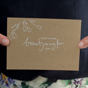 Karte Brautjungfer JAYDE - weiß auf Kraftpapier - Brautjungfer fragen, Willst du meine Brautjungfer sein, Hochzeit handlettering Kraftpapier