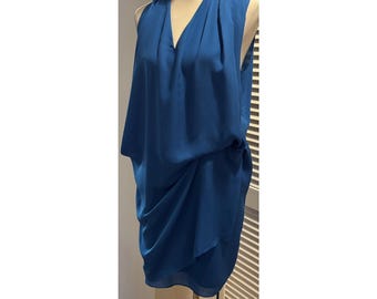 Acne Studios Mallory PUS13 Koboltblå Draperad Klänning - Asymmetrisk Modern Minimalistisk - Storlek 40