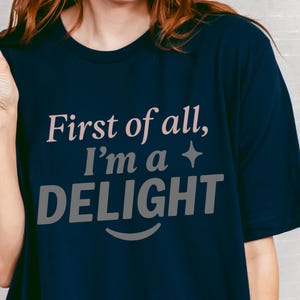 Camiseta &quot;Primero que todo soy una delicia&quot;, camiseta de sarcasmo, camiseta de humor divertido, camiseta con gráfico sarcástico, camiseta con cita divertida, camiseta de moda, sudadera con capucha sarcástica