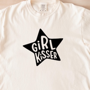 Girl Kisser T-Shirt: Retro Lesbian Pride Crop Tank