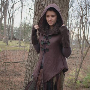 Elven Hooded Linen Vest – Fantasy Costume for LARP, Cosplay & Renaissance Fairs
