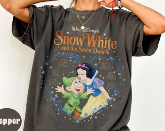 Camiseta retro de los 90 de Blancanieves con colores cómodos, camiseta de princesa Disney, estética de El beso de Tontín de los Siete Enanitos, viaje familiar de princesas al Reino Mágico 2026