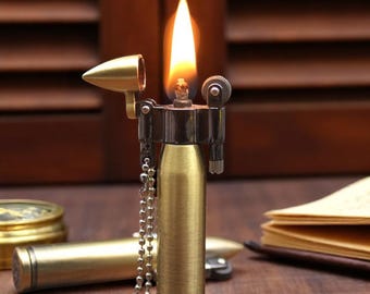 Briquet Bullet 50 Cal-Metro 2033 Steampunk Brass Gift, cadeaux pour mari, cadeau pour petit ami, cadeau pour papa, cadeau personnalisé, briquet commémoratif