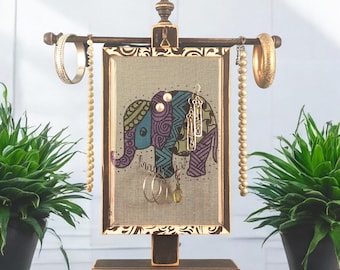 Soporte para pendientes con forma de elefante / Organizador de joyas de madera pintado a mano / Diseño artístico de animales salvajes / Hecho a mano en Michigan