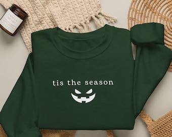 Comfort Colors® レトロハロウィンシャツ、ハロウィンギフトシャツ、魔女シャツ、不気味な季節のTシャツ、ハロウィンスウェットシャツ、季節のシャツ