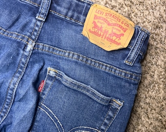 Vaqueros Levi's 511 Slim para niñas con detalles a cuadros