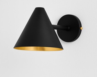 Moderne Wandleuchte aus schwarzem Messing, Wand Leuchte, Mid Century Beleuchtung, Indoor Outdoor Leuchte, Cone Wandleuchte, gehämmertes Kupfer gebürstet