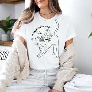 Funny cat mom T-Shirt, Floral Cat Stretching tee,  Aesthetic pet lover gift, Genz plant cat present shirt, Minimalist Botanical Cat Mom Tee