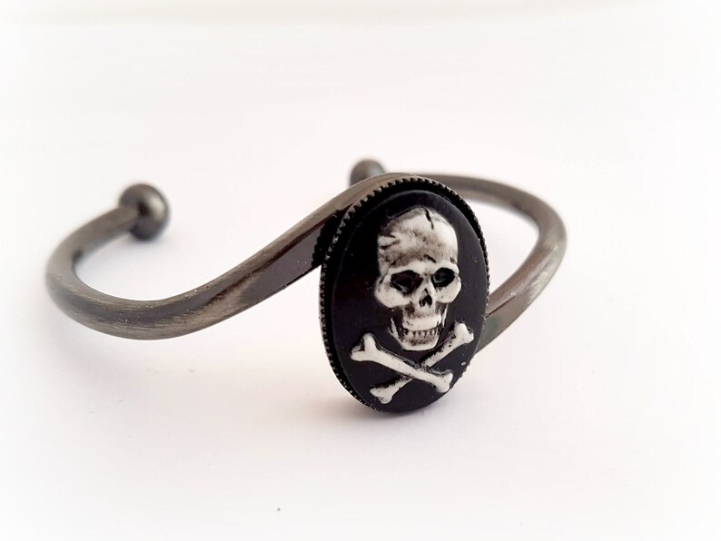 Skull cameo bracelet, pirate jewelry, gothic bracelet image 6