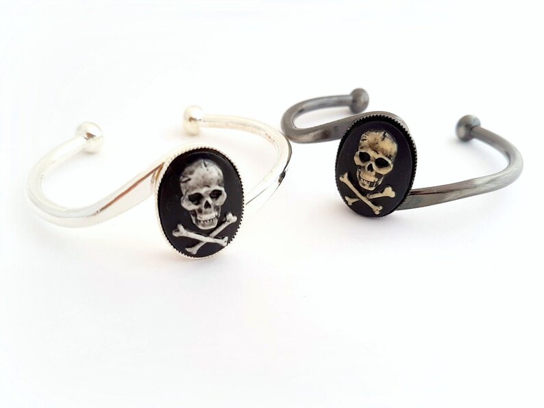 Skull cameo bracelet, pirate jewelry, gothic bracelet image 1