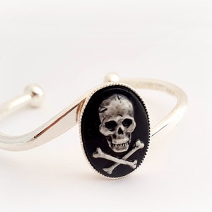 Skull cameo bracelet, pirate jewelry, gothic bracelet image 3