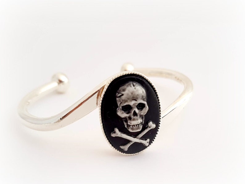 Skull cameo bracelet, pirate jewelry, gothic bracelet image 3