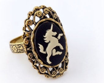 Gold unicorn cameo ring, gothic jewelry, golden unicorn ring, magical creature gift by celdeconail