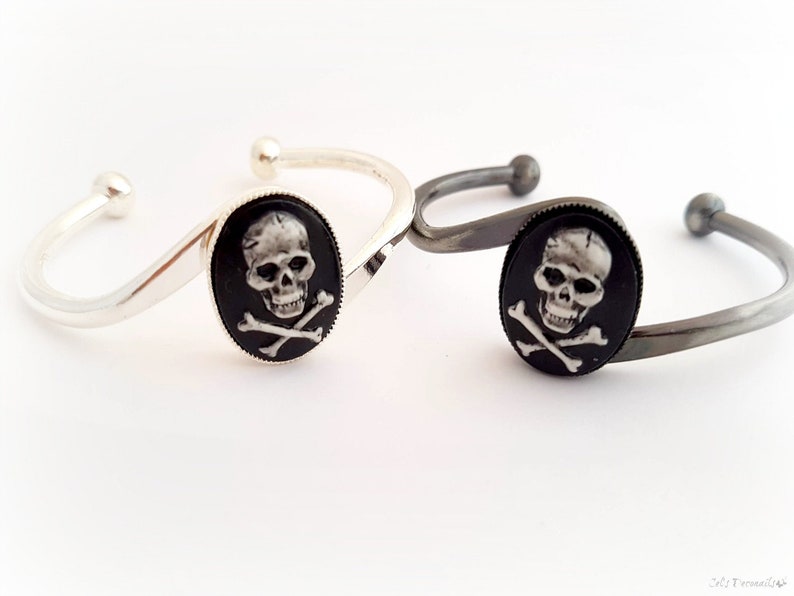 Skull cameo bracelet, pirate jewelry, gothic bracelet image 2