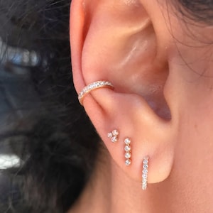 14 kt massief gouden diamanten Huggie Hoop Earring, middelgrote maat: 10 x 7,5 mm diameter ~ Klaar voor verzending! (Pavé scharnierende manchetringen voor alle piercings)
