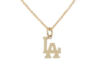 LA-Logo-Charm-Halskette aus 14-karätigem Massivgold (zierlicher, detaillierter Anhänger mit Los-Angeles-Ausschnitt) {Auch einzeln als Charm erhältlich} Angeleno-Geschenkideen