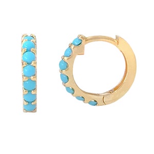 Turquoise 14 kt massief gouden dikke Huggie scharnierende edelsteen pavé oorbellen, 13,75 mm buiten x 9,5 mm binnendiameter (natuurlijke echte turkoois edelstenen)