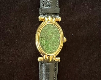 Reloj de pulsera vintage con arte de musgo: reloj natural reciclado en tono dorado