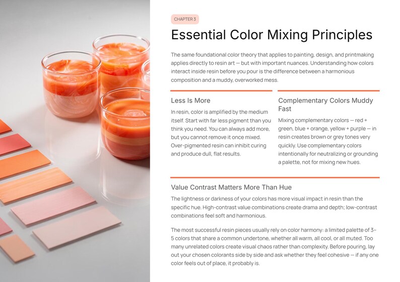 Puede incluir: Tres vasos transparentes llenos de resina naranja y blanca en capas, junto a una paleta de colores de muestras de resina rosa y naranja. La imagen es de un cap&iacute;tulo sobre los principios esenciales de la mezcla de colores.