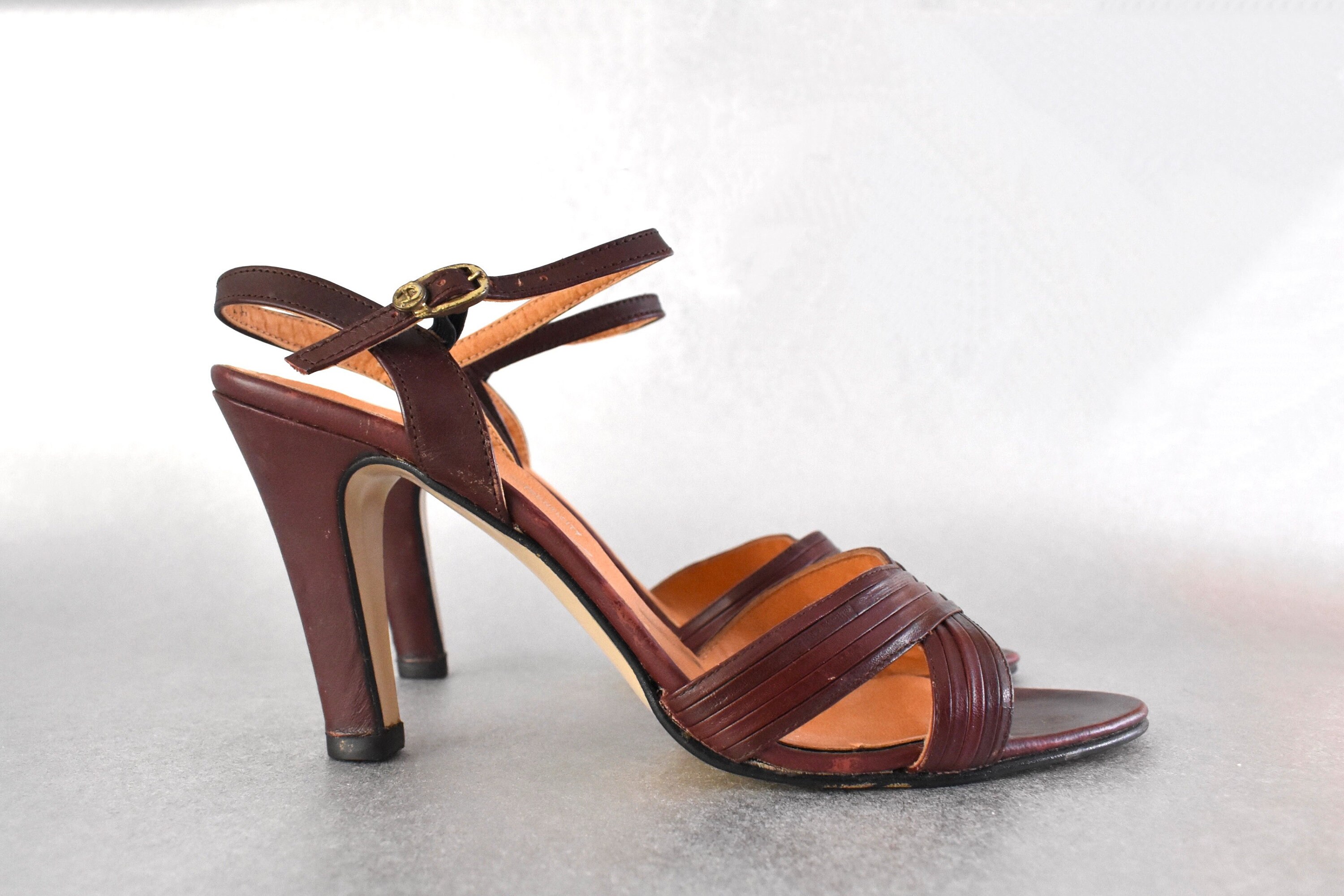 etienne aigner sandals