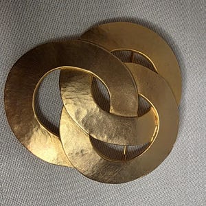 Vintage Gold Toned Entwined Circles Hammered Design Brooch
