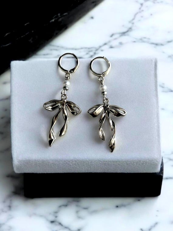 Spike - Orecchini da donna in argento 925 con chiusura a sonaglio, per donne e ragazze, ideali come regalo, Argento, cristallo