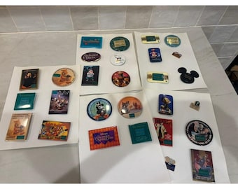 Lot 28 WDCC Walt Disney Classics Collection Collectors Society Buttons Pins 1990