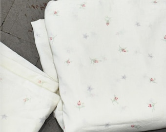 Federa vintage Sears per lenzuolo con angoli, fantasia floreale a boccioli di rosa, in misto cotone, prodotta negli Stati Uniti.