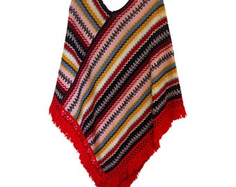 Poncho de punto de ganchillo estilo boho con flecos, chal multicolor a rayas, ideal para festivales y ocasiones especiales.