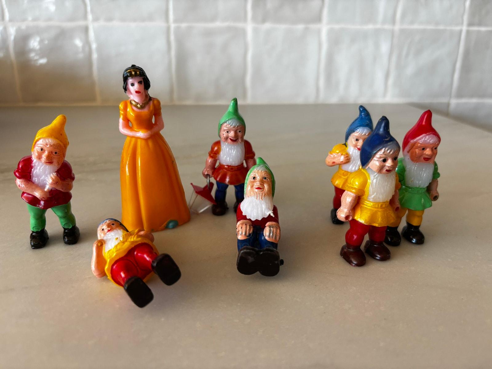 Vintage Snow White & Seven Dwarfs Plastic Figures Forward Hong