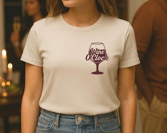 ワイン・オクロックTシャツ：ワイン愛好家への面白いギフト、女性用パーティーTシャツ