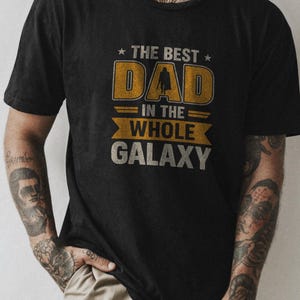 Best Dad in the Galaxy Shirt – Funny Father's Day Gift from Kids – New Dad Gift – Cool Dad Graphic Tee – Space Themed Daddy Shirt