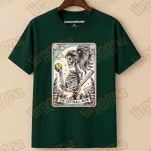 Diseño PNG de mamá de softbol con esqueleto de carta de tarot / Camiseta divertida PNG para el día del juego, Camiseta de mamá deportista orgullosa Clipart / Descarga digital PNG