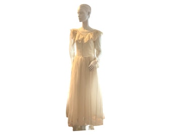 Vintage Bridal 1940s Silk Mesh / Tulle Wedding Gown With Lace Trim