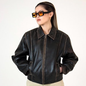 Veste en cuir marron effet vieilli des années 90, blouson aviateur en cuir marron vintage Y2K femme, veste en cuir effet vieilli surdimensionnée, veste rétro des années 90