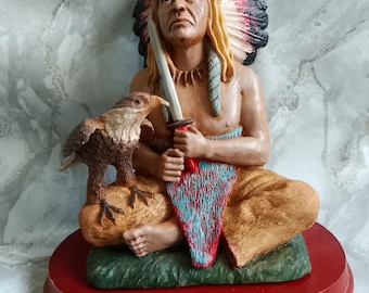 Rzadka statuetka siedzącego wodza indiańskiego z orłem, kolekcja Peggy, Rare USA