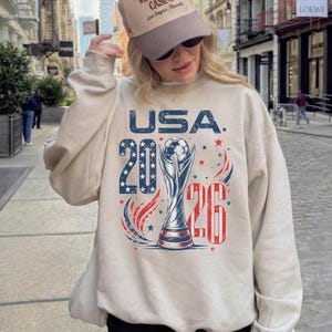 Retro USA 2026 fotbollsfantröja och hoodie, USA fotbollsvärld vintage-skjorta, amerikansk fotbollströja, fotbollsfanpresent, amerikansk fotbollspresent bild 4