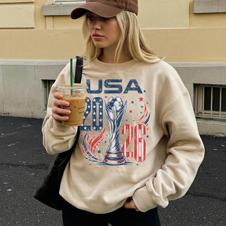 Retro USA 2026 fotbollsfantröja och hoodie, USA fotbollsvärld vintage-skjorta, amerikansk fotbollströja, fotbollsfanpresent, amerikansk fotbollspresent bild 1