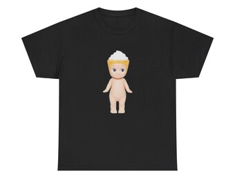 Camiseta con estampado de muñeca caprichosa: divertida camiseta unisex de algodón grueso para uso casual, regalo de cumpleaños, top veraniego divertido, regalo para niños.