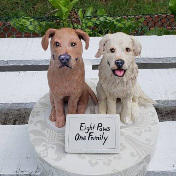 Adorno para tarta de arcilla polimérica con forma de par de perros hecho a medida
