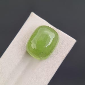 Peridot 18.59 Ct Oval Cabochon – Natural Green Loose Gemstone from Pakistan
