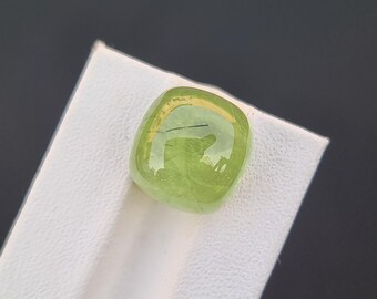 Natürliches Grünes Peridot Kissen Cabochon 11,70 Ct | Pakistan Herkunft | Unbehandelter loser Edelstein