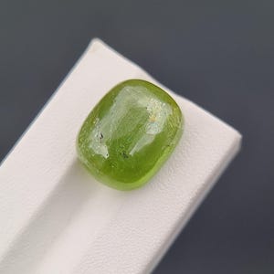 Peridot 17.07 Ct Oval Cabochon – Natural Green Loose Gemstone from Pakistan