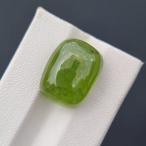 Peridot 12.36 Ct Oval Cabochon – Natural Green Loose Gemstone from Pakistan