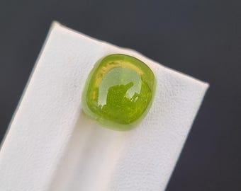 Natürliches Grünes Peridot Kissen Cabochon 9,95 Ct | Pakistan Herkunft | Unbehandelter loser Edelstein
